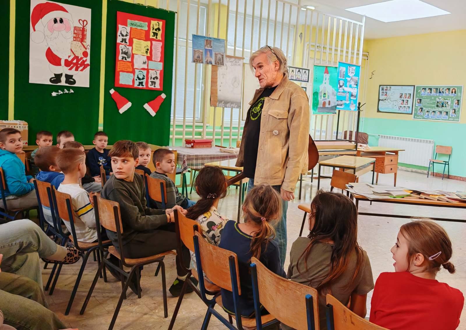 УЧЕНИЦИ У СУСРЕТУ СА СТВАРАЛАШТВОМ РОБЕРТА ТАКАРИЧА