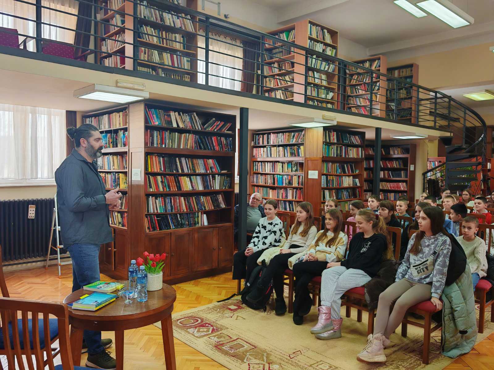 ДАН ИСПУЊЕН ПРИЧАМА, МАШТОМ И ДЕЧЈИМ ОСМЕСИМА